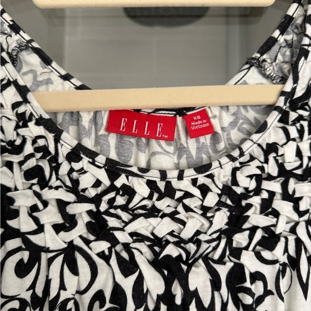 Elle Black and White Smocked Blouse with Short Sleeves - Picture 3 of 5